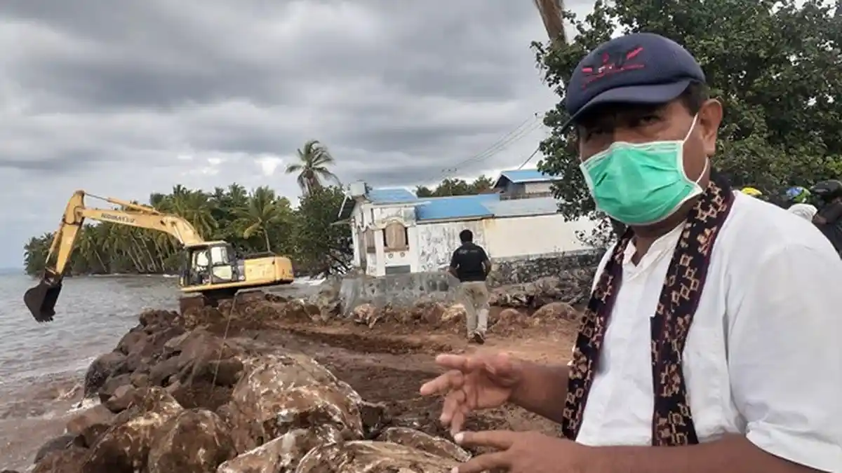 Selamatkan Warga, Pemkab Sikka Bangun Turap Pengamanan di Pantai Utara, ABRASI ?