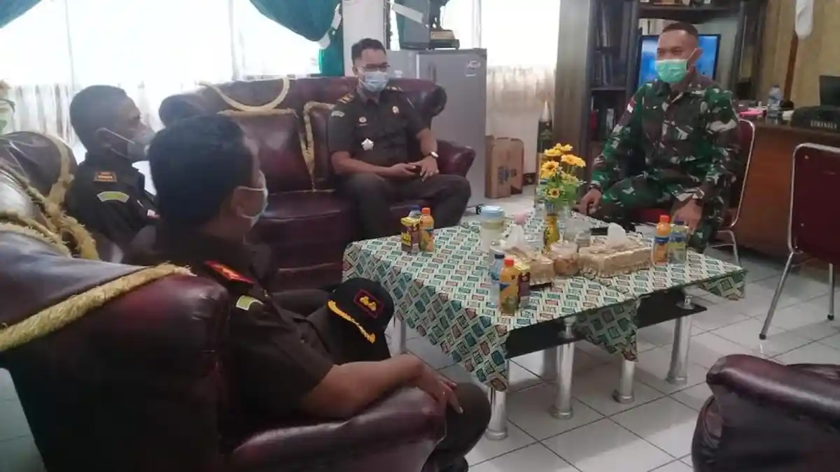 Dandim 1618 Bangun Komunikasi Sosial dan Sinergitas dengan Kajari TTU