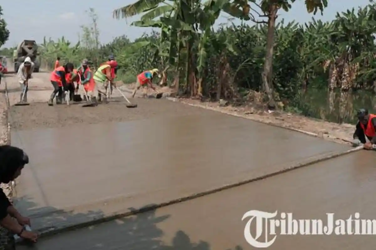 Jalan Tarik-Mliriprowo Sidoarjo Dicor, Pengendara Diimbau Lewat Jalur Alternatif
