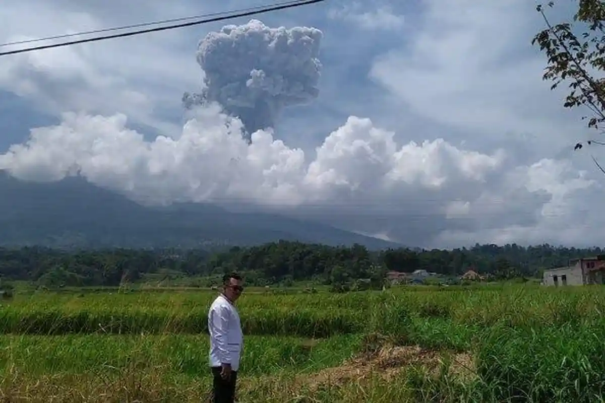 Gunung Marapi di Sumbar Kembali Erupsi