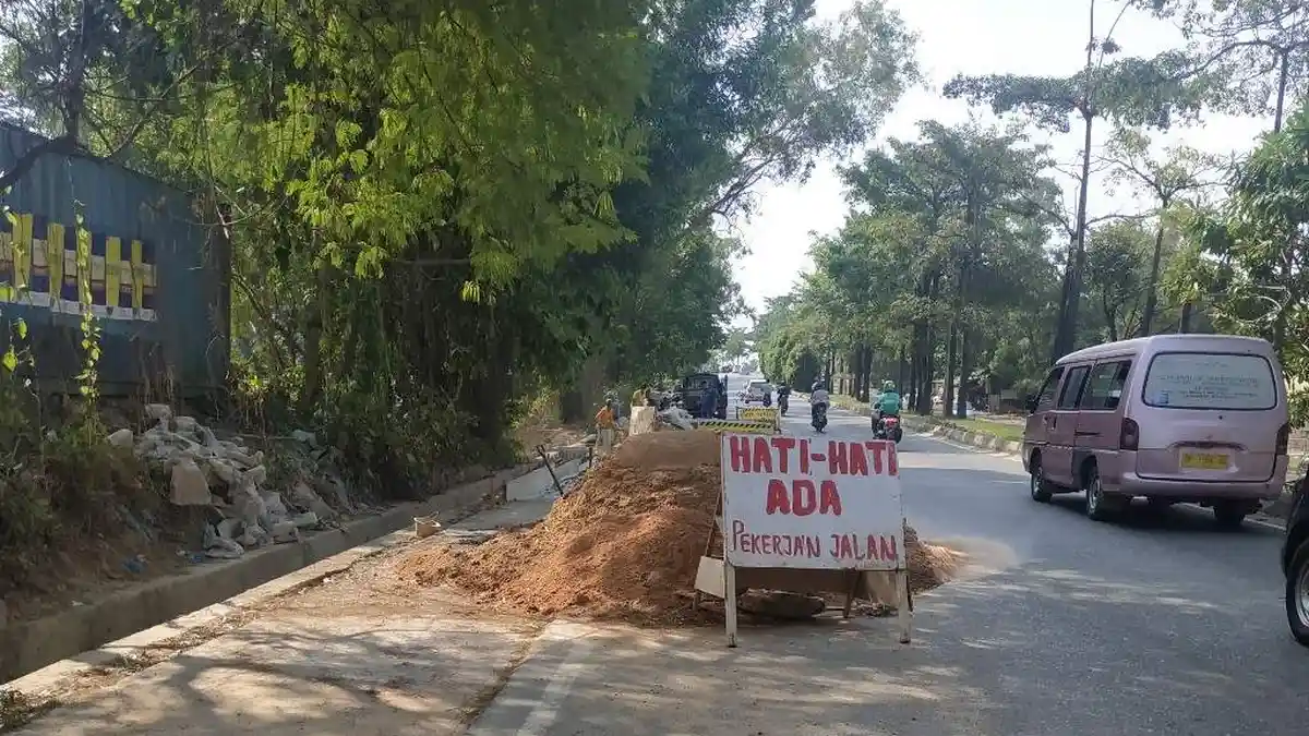 Bisa Bahayakan Pengendara, Jalan Amblas Batuampar Batam Akhirnya Diperbaiki