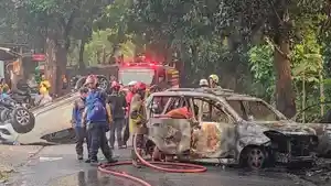 hasut-warga-bakar-mobil.jpg
