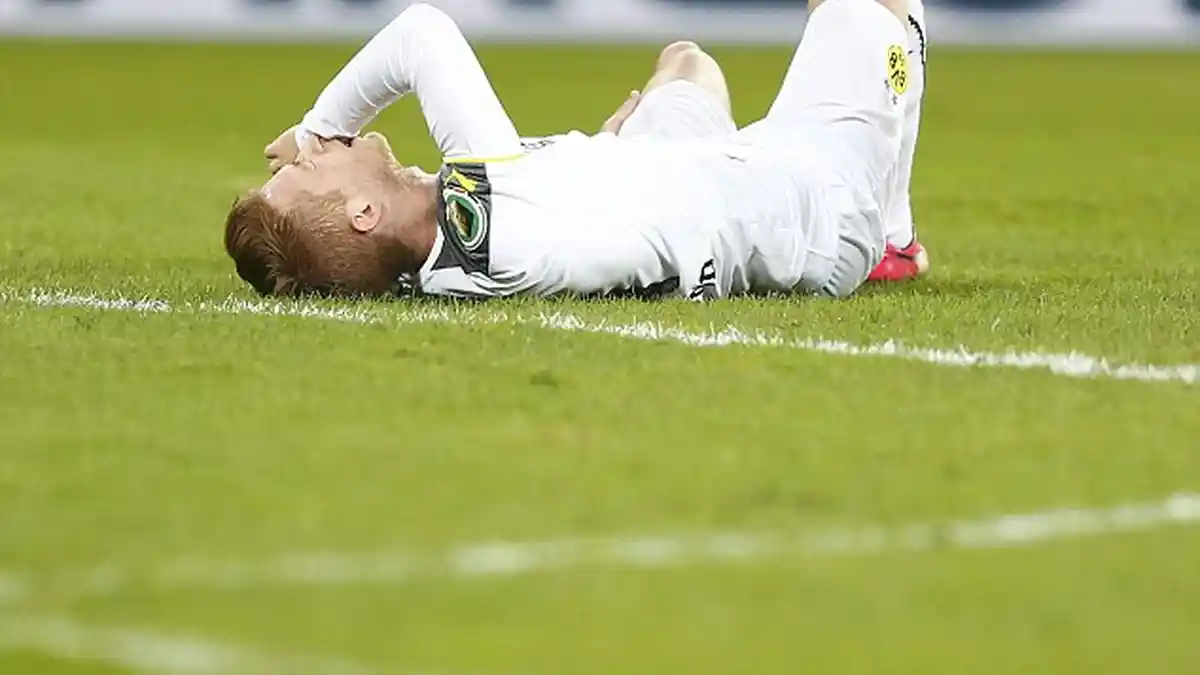 Marco Reus Cedera, Pelatih Dortmund Salahkan Lapangan Buruk