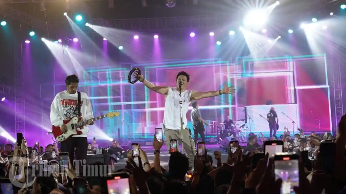 Aksi Panggung Noah Menghibur Warga Makassar - noahkonser20.jpg