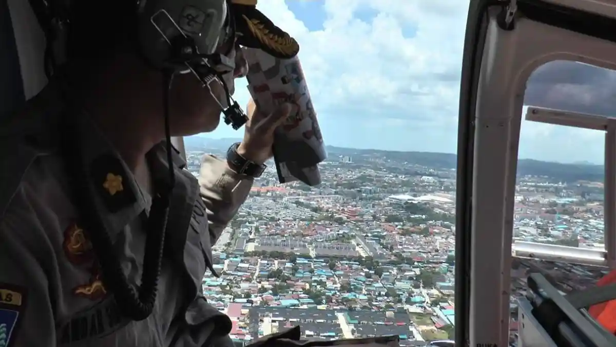 Polda Kepri Sebar Brosur Pakai Helikopter, Minta Warga Tetap di Rumah