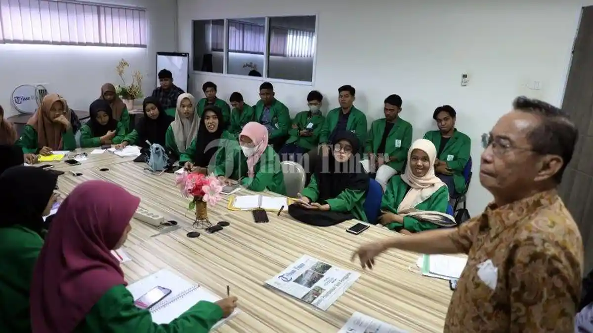 Foto: Mahasiswa KPI UIN Alauddin Makassar Belajar Jurnalistik di Tribun Timur - Mahasiswa-KPI-Fakultas-Dakwah-UIN-Alauddin-di-Kantor-Tribun-1.jpg
