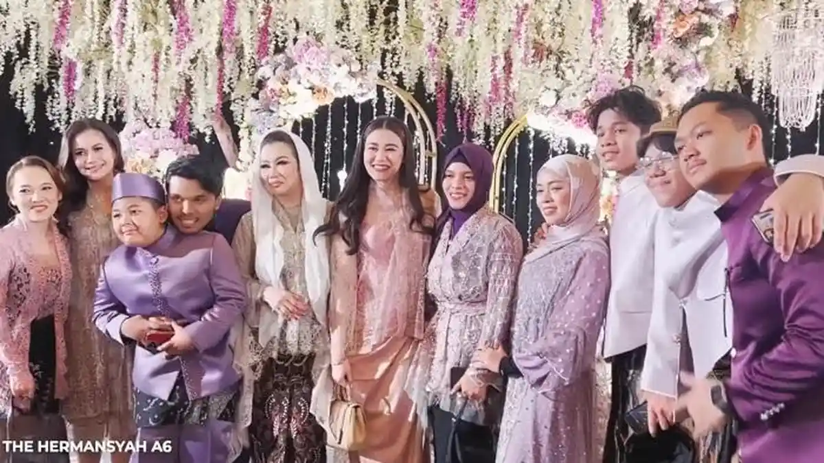 Pegang Kunci Restu, Aaliyah Massaid Terciduk Bisik-Bisik ke Thariq Halilintar, Tatapannya Disorot