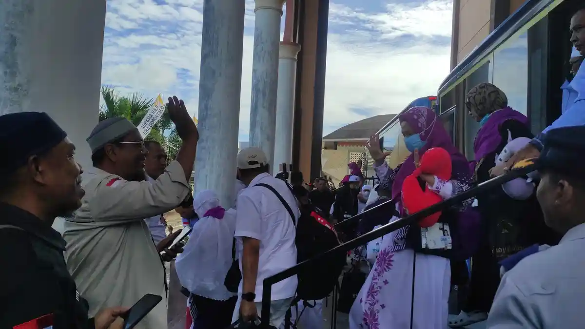386 Jemaah Haji Tiba di Embarkasi Gorontalo, Keluarga Antusias Menanti