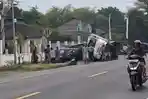 kecelakaan-di-ngawi-yang-melibatkan-Truk-Colt-Diesel-muatan-tebu-menabrak-mobil-Toyota-Cayla.jpg