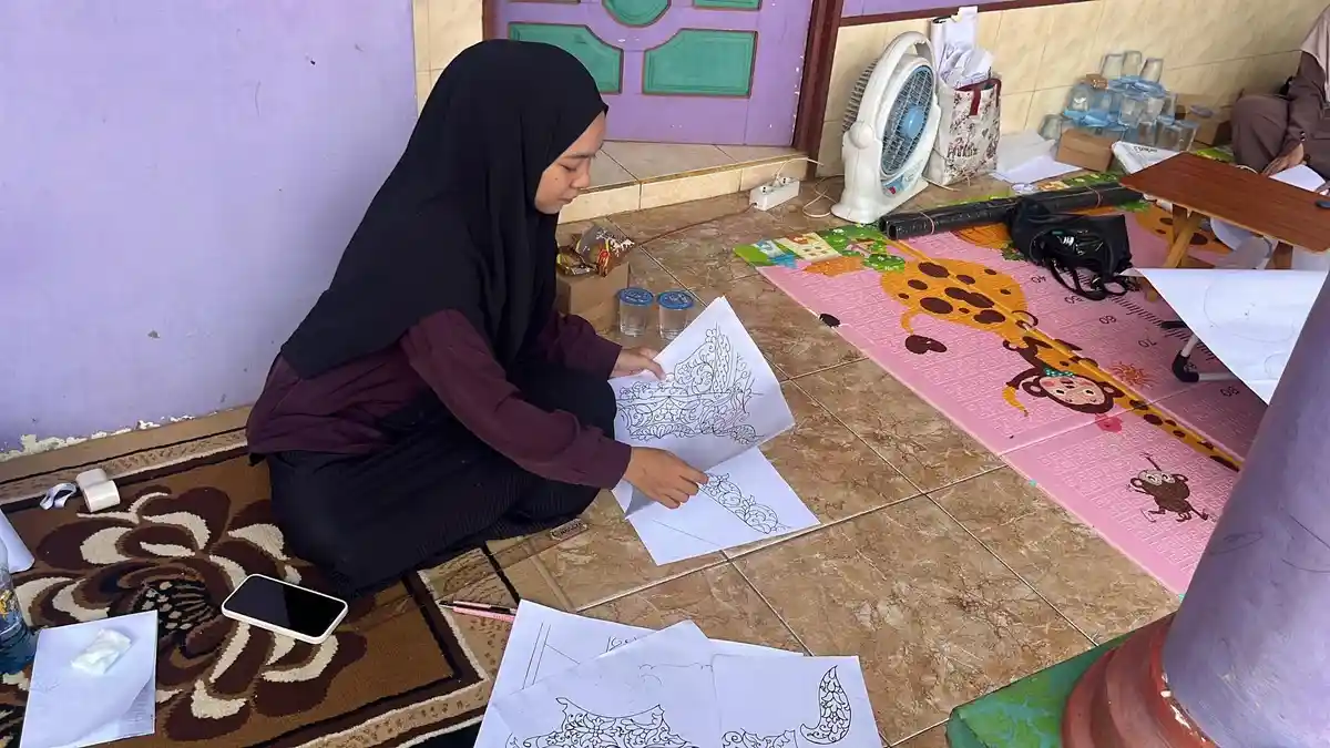 Menyusun Ayat dan Meracik Warna, Kesibukan Finalis Kaligrafi Tanahlaut Jelang Final MTQ Kalsel - Banjarmasinpost.co.id