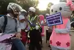 hello-kitty-helm-polisi-pasang_20150414_095116.jpg