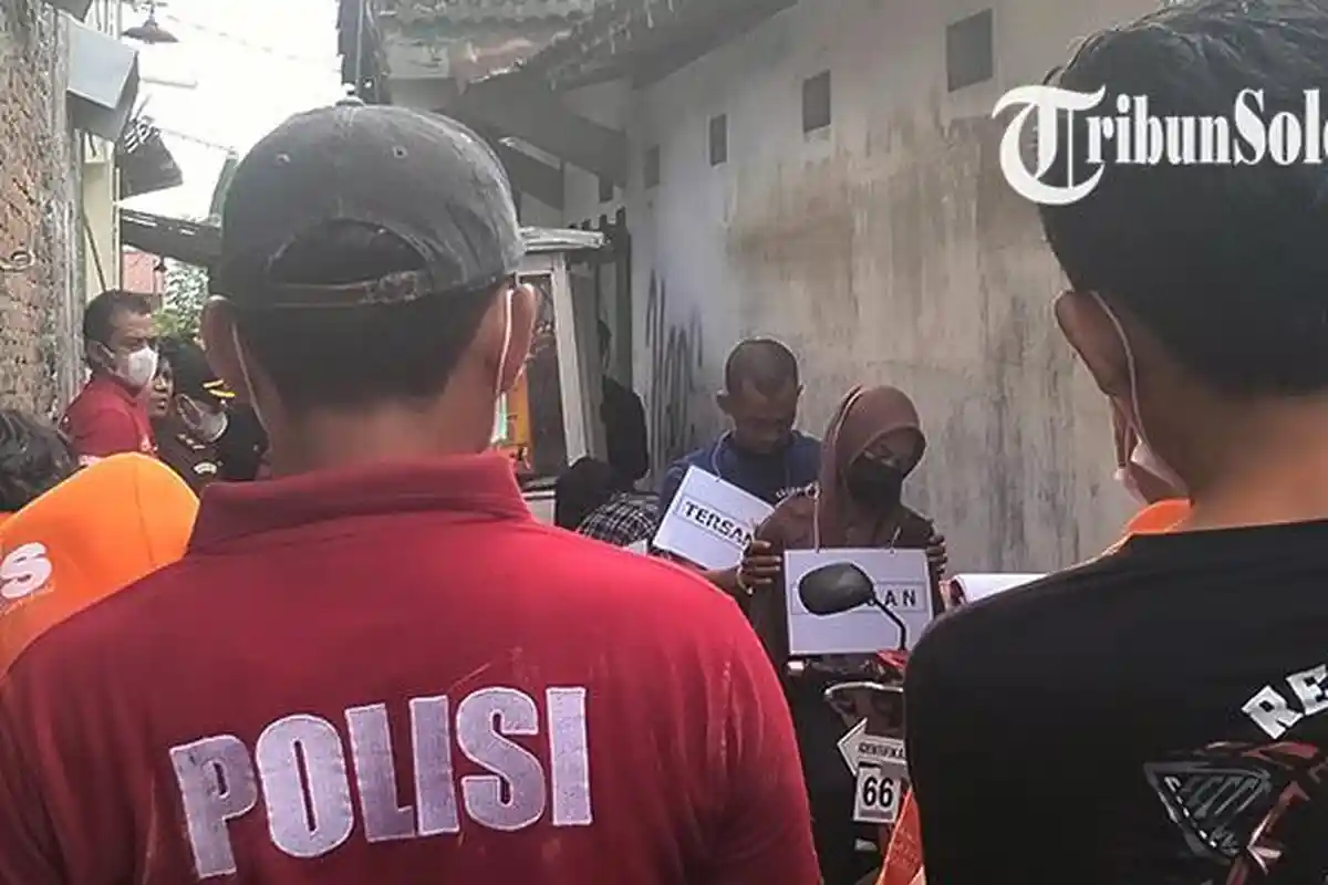 Rekonstruksi Pembunuhan Wanita Asal Klodran Colomadu : Indekos Jadi Lokasi AT Habisi YSA
