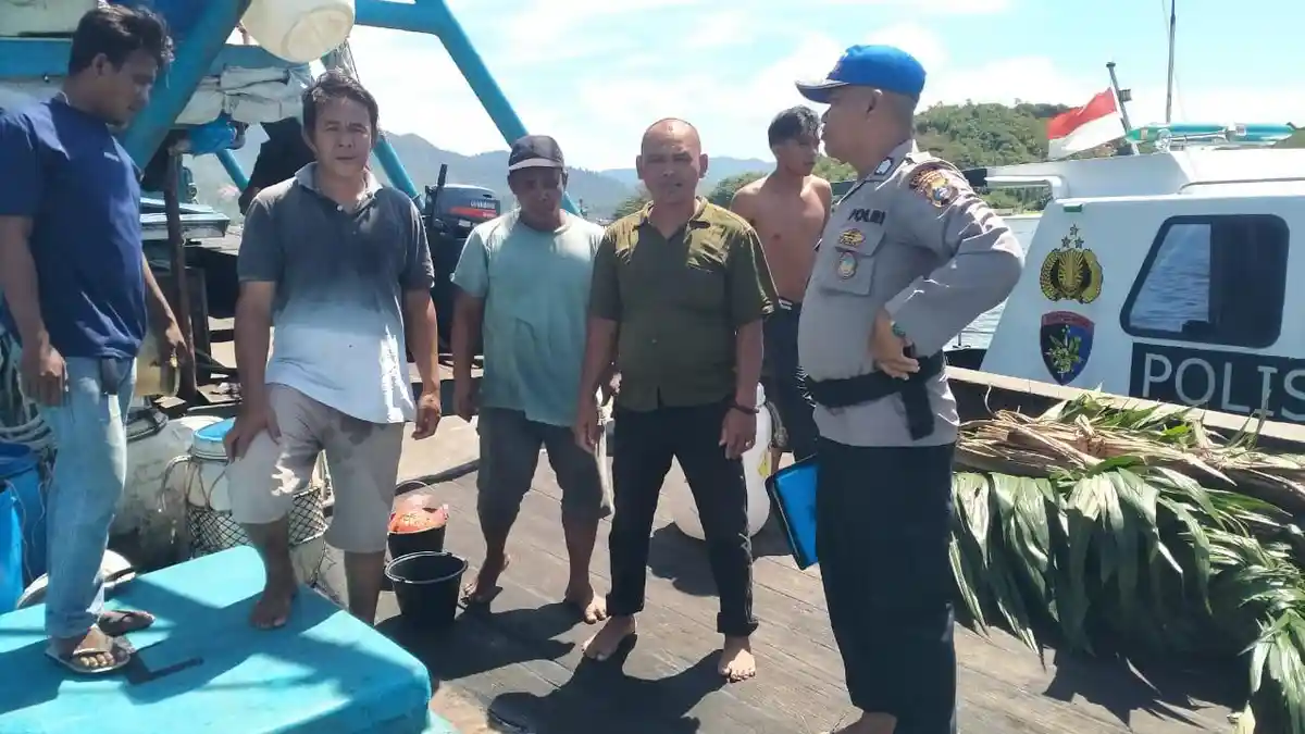 Sambangi Nelayan, Personel Polairud Polres Sibolga Ingatkan Jaga Kamtibmas Jelang Pilkada