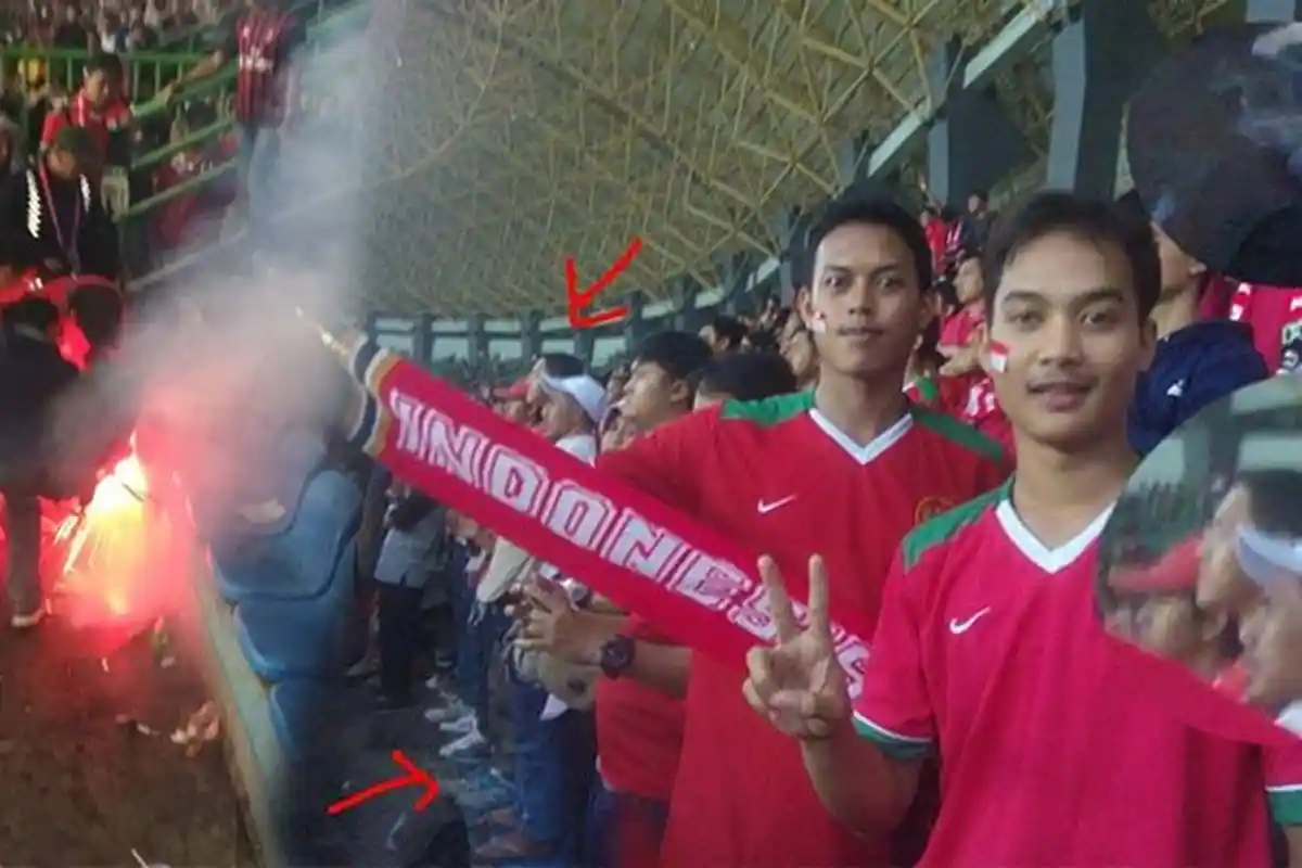 Ngeri! Inilah Video Detik-detik Suporter Timnas Meninggal karena Petasan Roket