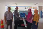 Program-Panen-Hadiah-Simpedes-BRI-Susinawati-Serah-terima-hadiah-mobil-Honda-BR-V.jpg
