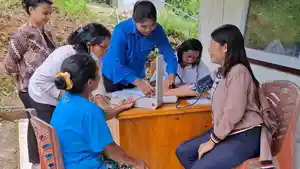 Pemeriksaan-kesehatan-dan-pengobatan-gratis-kepada-masyarakat-Desa-Lungar.jpg