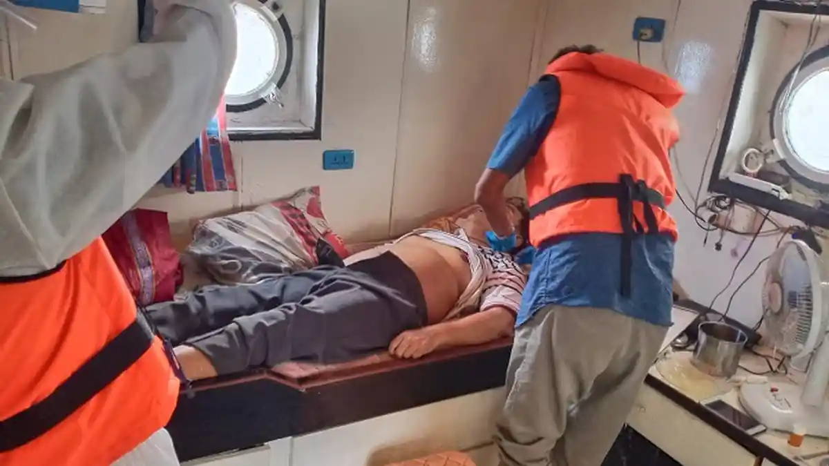 Nahkoda KM Asia Persada Sakit di Tengah Laut, Tim SAR Lakukan Medevac