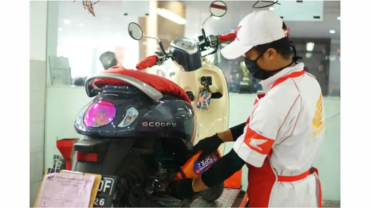 Gak Perlu Nunggu Lama, Ganti Oli Hanya 5 Menit di Bengkel Resmi Honda