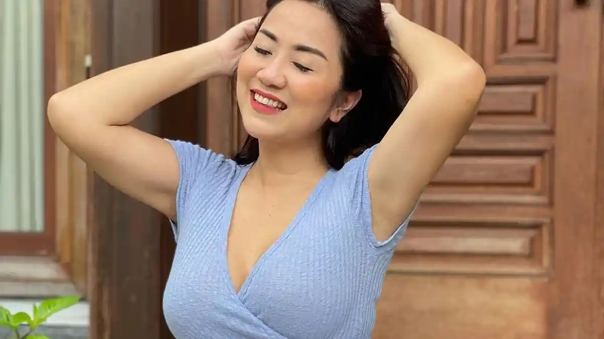 Tante Ernie Pamer Foto Berkeringat Gara-gara Lakukan Aktivitas Ini, Merasa Tetap Cantik