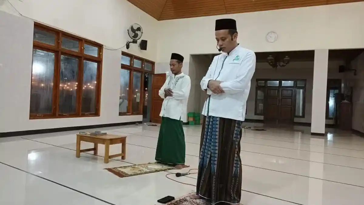 Niat Shalat Tarawih, Bacaan Bilal, dan Doa Kamilin yang Dibaca Sesudah Shalat, Lengkap dengan Arti
