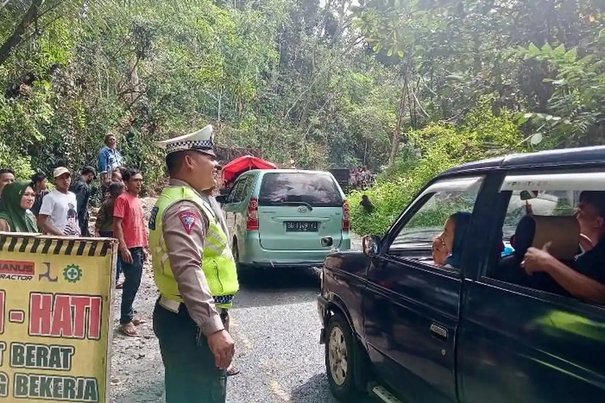 Urai Kemacetan, Satlantas Polres Lampung Barat Terapkan Buka Tutup Jalan Menuju Krui