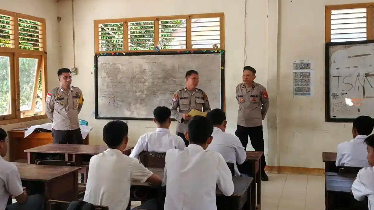 Cegah Kecelakaan Sejak Dini, Polsek Batang Tarang Berikan Edukasi kepada Pelajar
