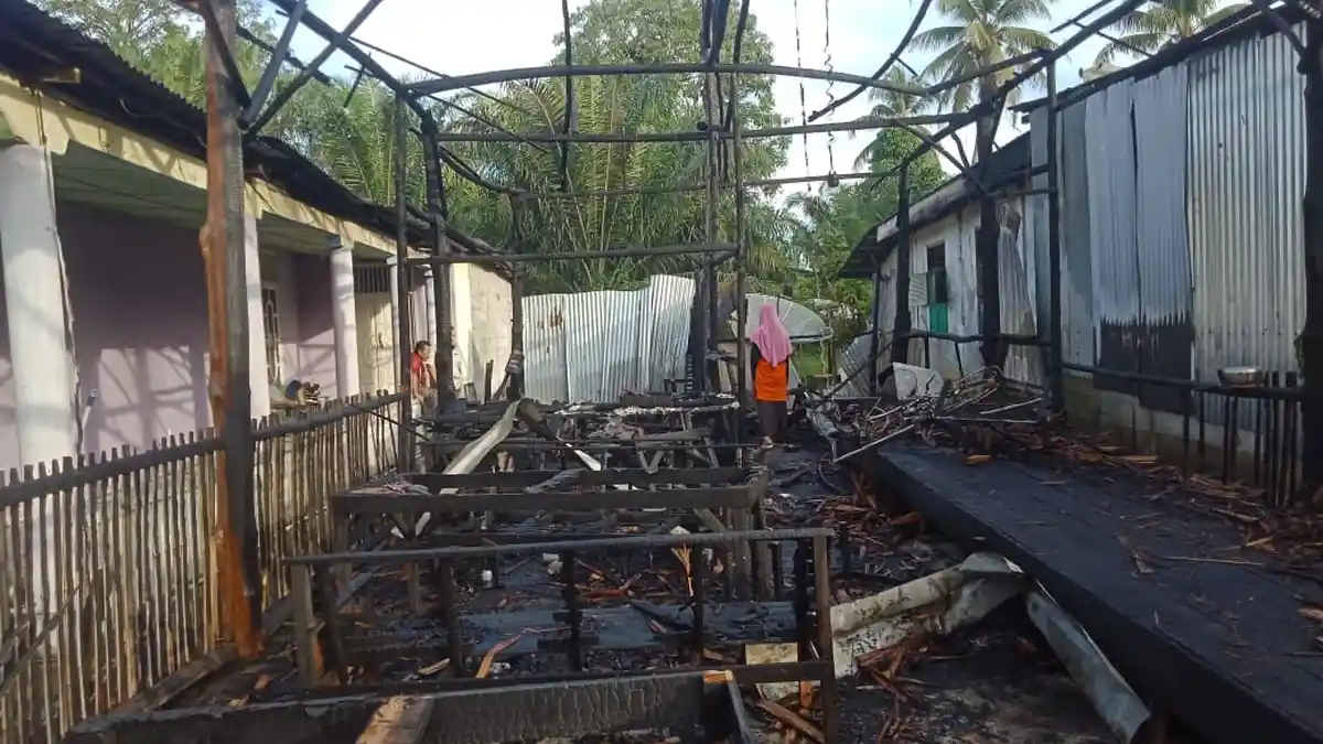Kebakaran Ludeskan Warung di Nagan Raya