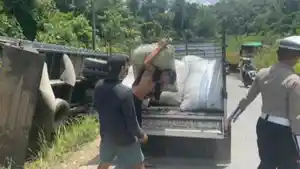 engaruh-Sopir-Mengantuk-Mobil-Track-Fuso-Terbalik-di-Jalan-Abari-Konawe-Selatan.jpg