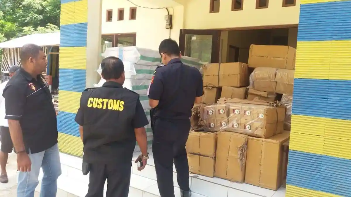 Polairud Polda NTT Amankan Puluhan Karton Tembakau dan Rokok di Perbatasan RDTL