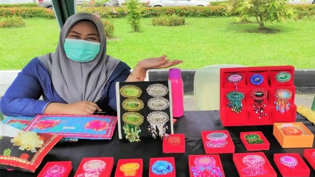 'Sulap' Batu Akik Jadi Bros, Pengusaha Wanita Ini Raup Omzet Jutaan Rupiah Tiap Bulan
