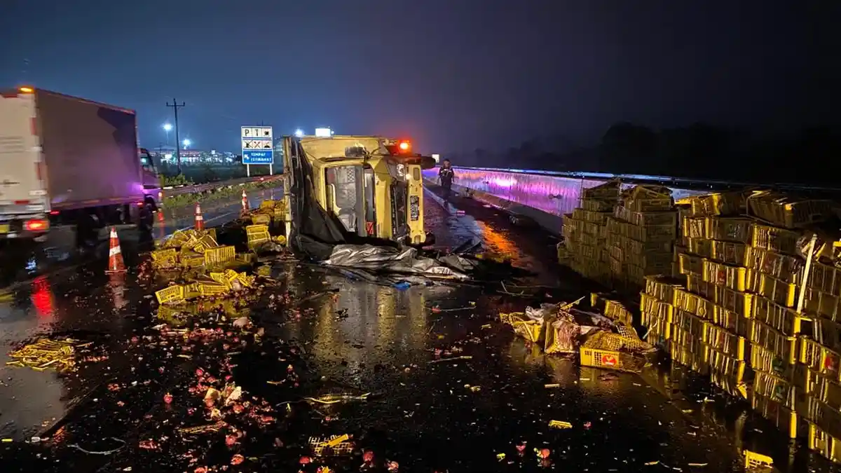 Kecelakaan Maut Truk vs Truk di Tol Pemalang Rabu 8 Februari 2023 Dini Hari, Satu Orang Tewas