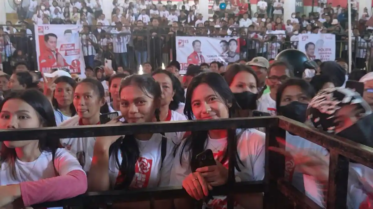 Fans Berat Kaesang Pangarep, Cewek Cantik Toraja Ini Rela Menunggu 5 Jam