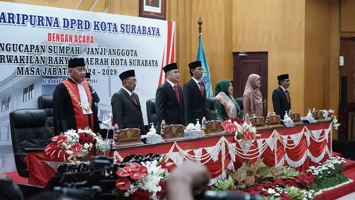 50 Anggota DPRD Surabaya Periode 2024-2029 Resmi Dilantik, Adi Sutarwijono : Kinerja Harus Meningkat
