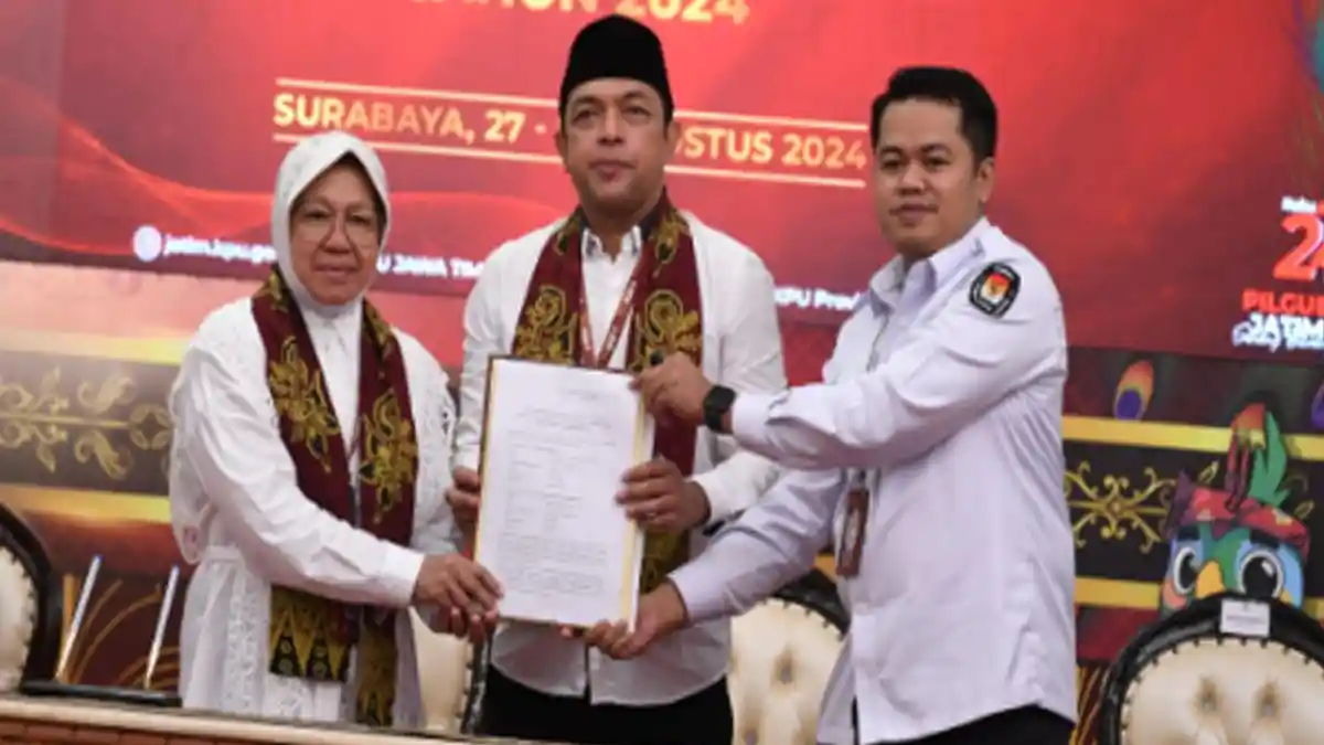 Risma-Gus Hans Naik Becak Daftar Pilgub Jatim 2024