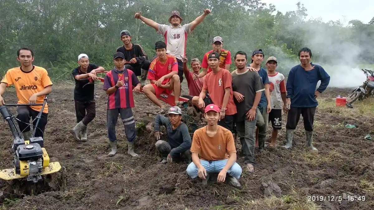 Kelompok Tani Milenial di Sambas Aktif Kelola Lahan Pertanian