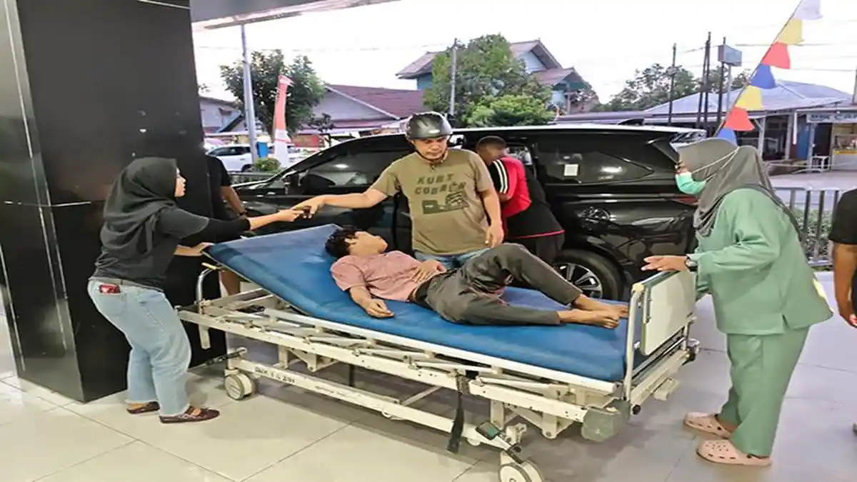 Pria Asal Sumut Lompat dari Tower, Korban Masuk RSUD Sambas