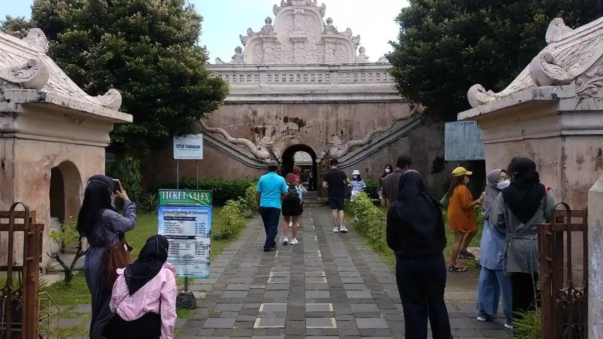 Taman Sari Tak Wajibkan Pengunjung Pakai Masker