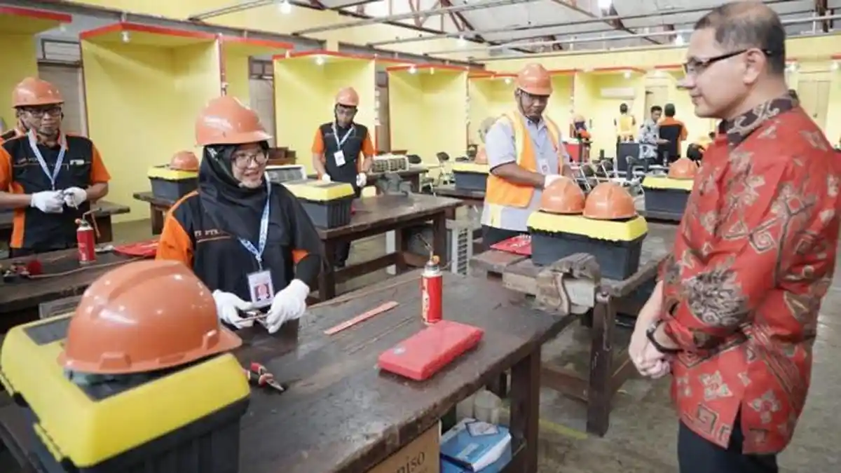Gandeng Profesional Expert, Dinas Pendidikan Jatim Tingkatkan Kompetensi Guru SMK