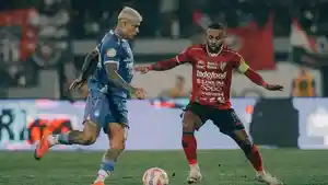 Penampilan-Yabes-Roni-Malaifani-sebagai-kapten.jpg