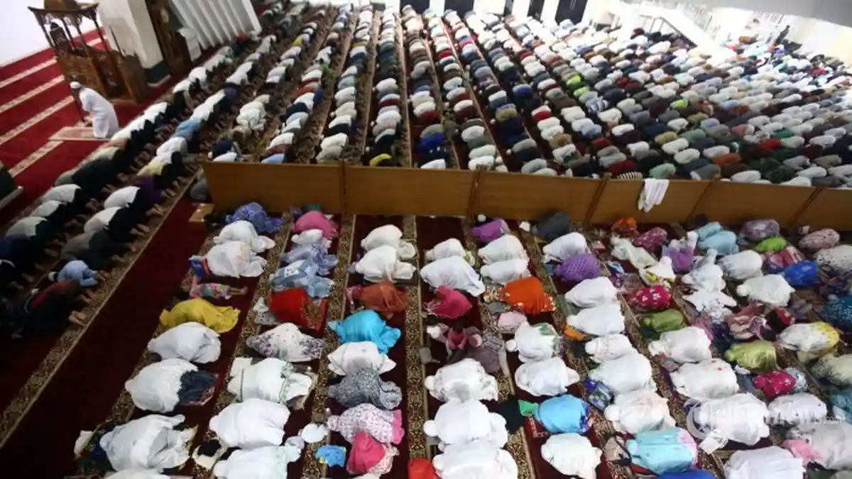 Niat Sholat Tarawih saat Ramadhan, Lengkap sebagai Imam, Makmum, atau Sendirian dan Keutamannya