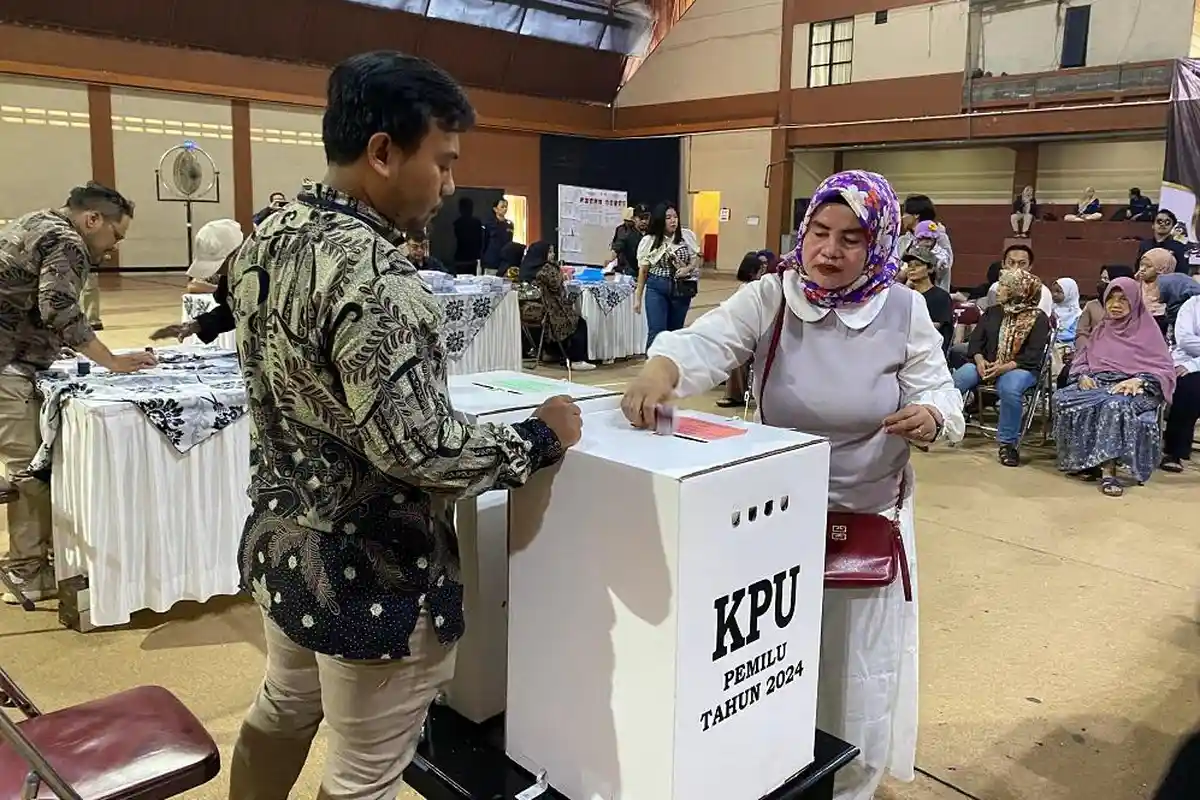 Antusiasnya Warga saat Ikut Simulasi Pencoblosan Pilwalkot Bandung dan Pilgub Jabar, Banyak Pemula