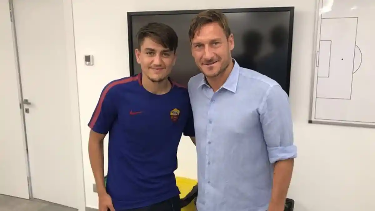 AS Roma Punya Pemain yang Berat Badanya Paling Ringan Namanya Cengiz Uender