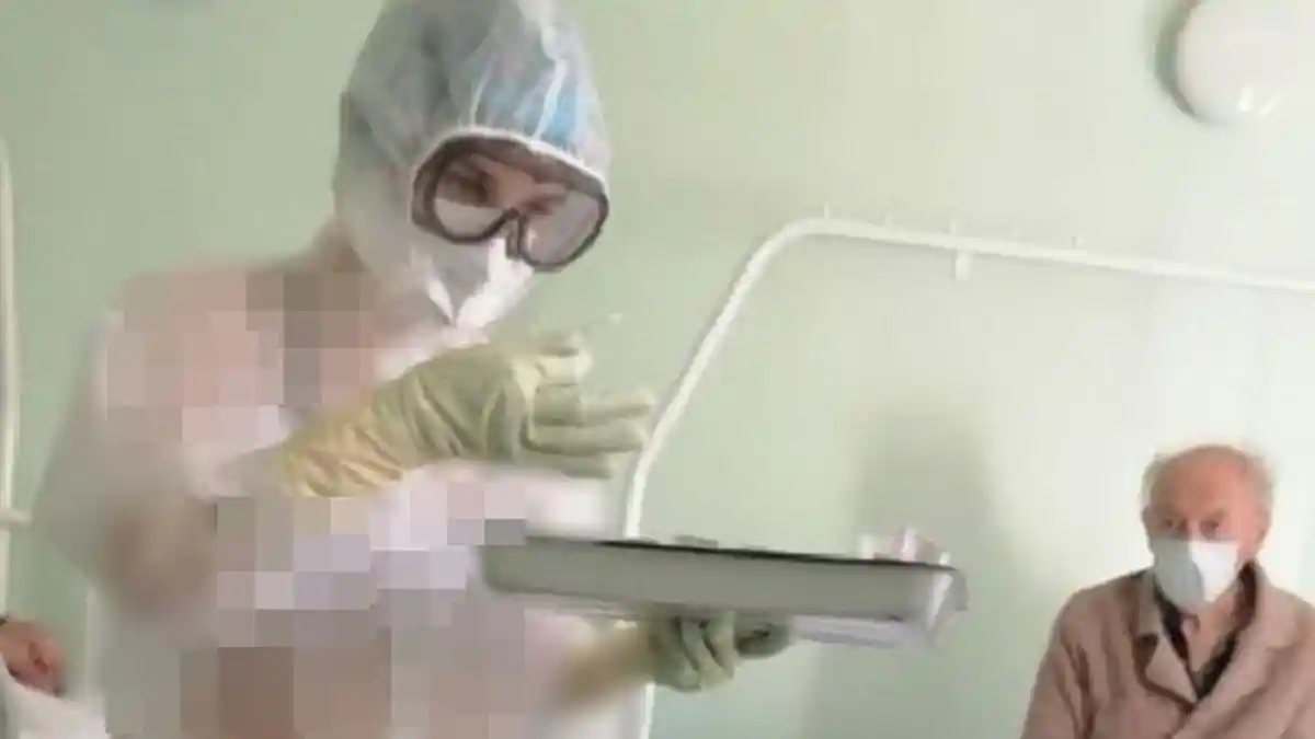 Perawat Wanita Pakai Bikini di Balik APD, Dipuji hingga Dikecam, Pasien Jadi Semangat: Terlalu Panas