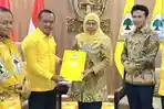 khofifah-emil-daftar-ke-kPU-Jatim.jpg