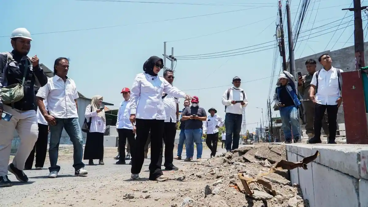 Proyek Betonisasi Pemkab Sidoarjo di Kawasan Langganan Banjir Kedungbanteng Terus Berlanjut