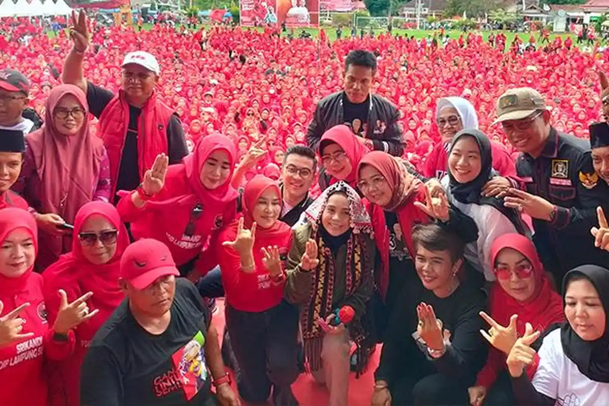 Ganjar Presiden, Atikoh Janjikan UMKM, Anak Sekolah, hingga Emak-Emak Internet Gratis