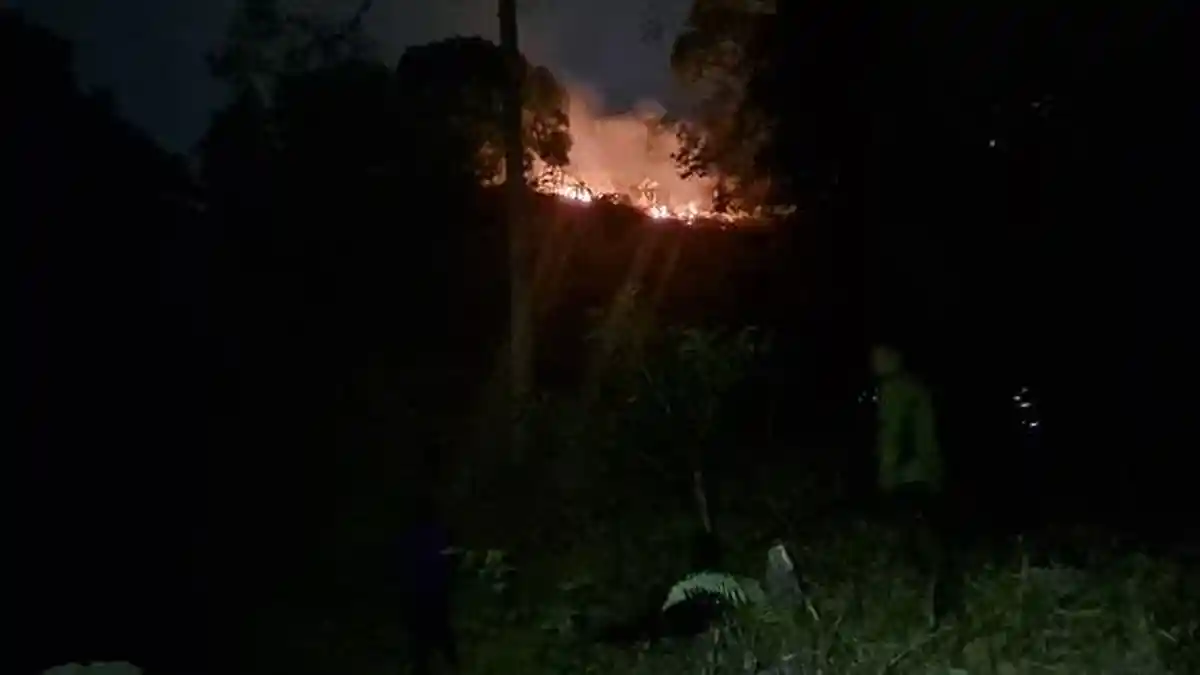 Hingga Selasa Dini Hari Api Karhutla di Avolua Belum Berhasil Dipadamkan