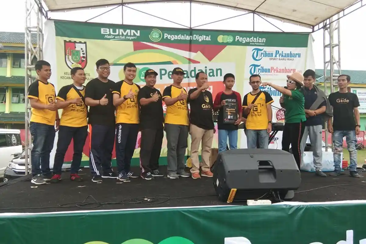 Seorang Warga Dapat Hadiah Kepingan Emas di Acara Jalan Sehat Keliling Kampung