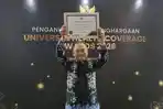 Bupati Bengkulu Tengah Terima Penghargaan UHC Award 2026 di Jakarta