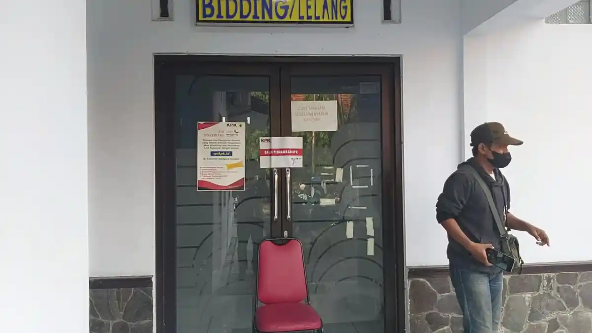 UPDATE: KPK Segel 3 Ruangan Terkait OTT Bupati Pemalang